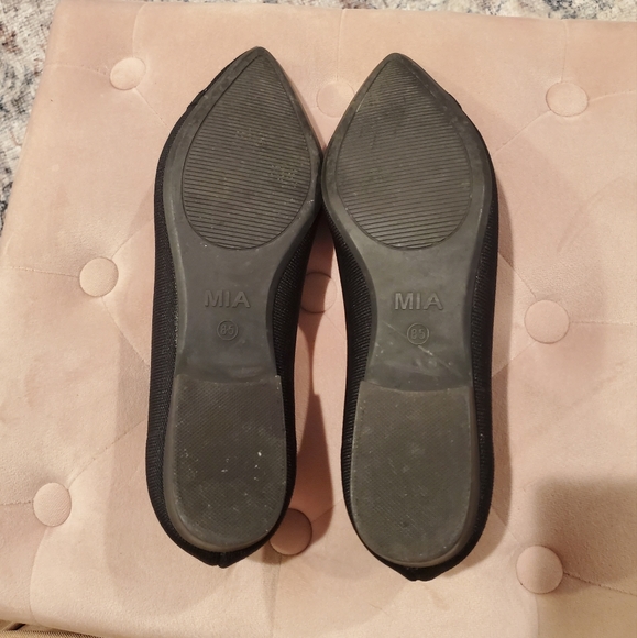 MIA Amore size 8.5 black sleek slip on. - Picture 4 of 5